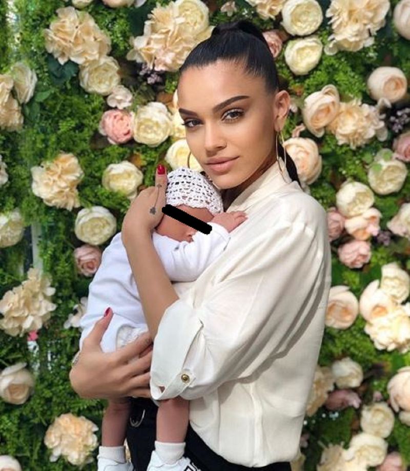 Karmen, anunț plin de emoție despre fiica sa: &bdquo;Te-am iubit din prima secundă&rdquo;. S-a &icirc;nt&acirc;mpla la scurt timp după ce a ajuns la spital cu fiica sa