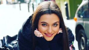 Alexia Eram, fata Andreei Esca, surprisă în ipostaze provocatoare