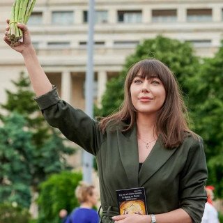 Ziua &icirc;n Piața Victoriei, seara videochatistă. Imagini explozive cu cel mai mare dușman al lui Orban