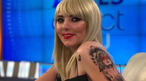 Vulpița, ce transformare! Așa sexy nu ai mai văzut-o niciodată. Îmbrăcată într-o rochie cu crăpătură pe picior, Veronica Stegaru a întors priviri