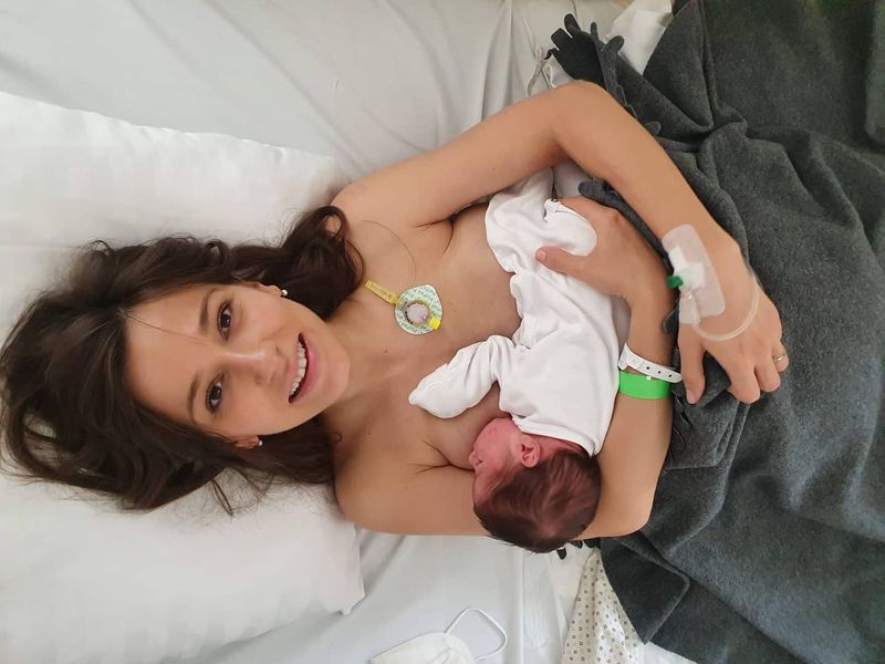 Dana Rogoz a născut! Prima fotografie cu bebelușul