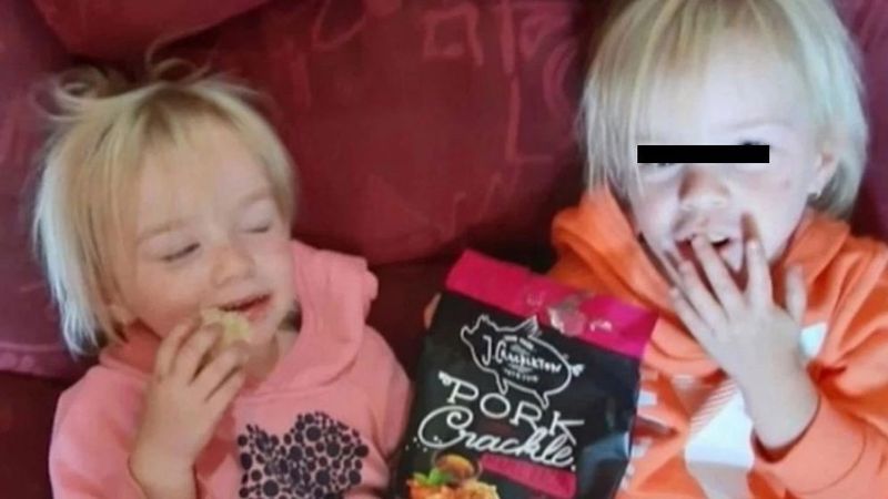 Sf&acirc;rșit cumplit pentru două fetițe gemene. Au murit arse de vii, țin&acirc;ndu-se de m&acirc;nă. Ce făcea mama lor &icirc;n timp ce micuțele erau cuprinse de flăcări