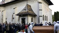 Isterie în jurul sicriului lui ÎPS Pimen. Ce s-a întâmplat la Suceava