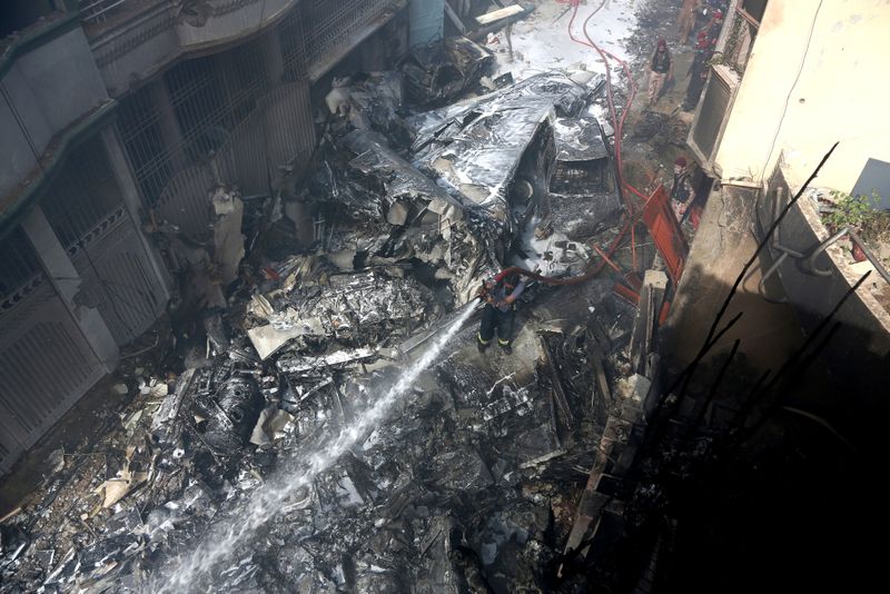 Accident aviatic în Pakistan, soldat cu 108 morți. Imagini șocante!