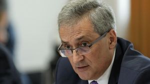 Marcel Vela le răspunde românilor. Ce a spus ministrul despre petrecerile în apartament?