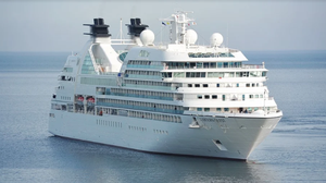 Aproape 400 de români care lucrau pe vase de croazieră din America de Nord au revenit în ţară, prin Barbados