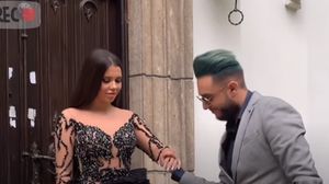 Andra Volos, protagonista videoclipului „Te-așteaptă în ușă bagajul”