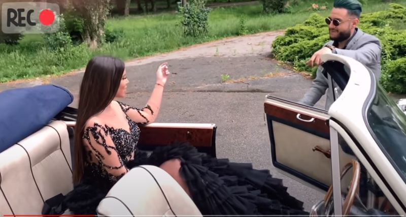 Andra Volos, protagonista videoclipului „Te-așteaptă în ușă bagajul”