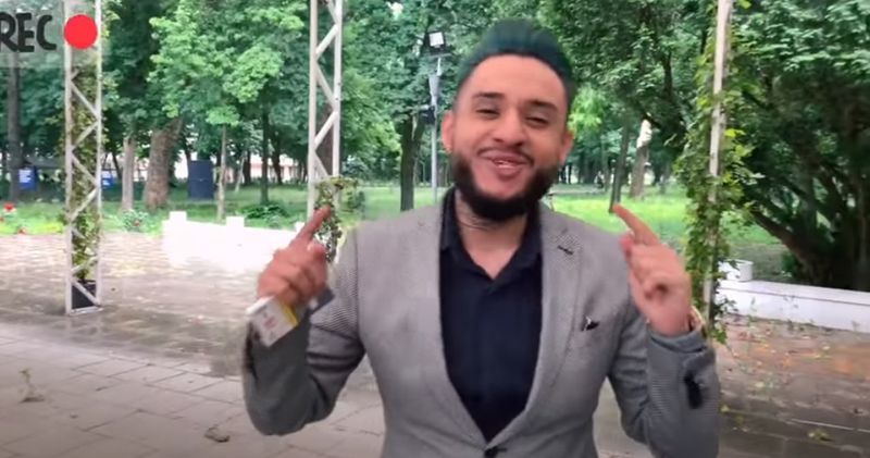 Andra Volos, protagonista videoclipului „Te-așteaptă în ușă bagajul”