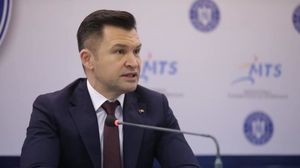 Ministrul Ionuț Stroe s-a făcut de râs la televizor.  A apărut în chiloți, în direct. Momentul a devenit viral