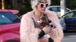 IREAL! Margherita de la Clejani, ipostază șocantă a doua zi după accident. Cu băutura în mână și întinsă pe jos...