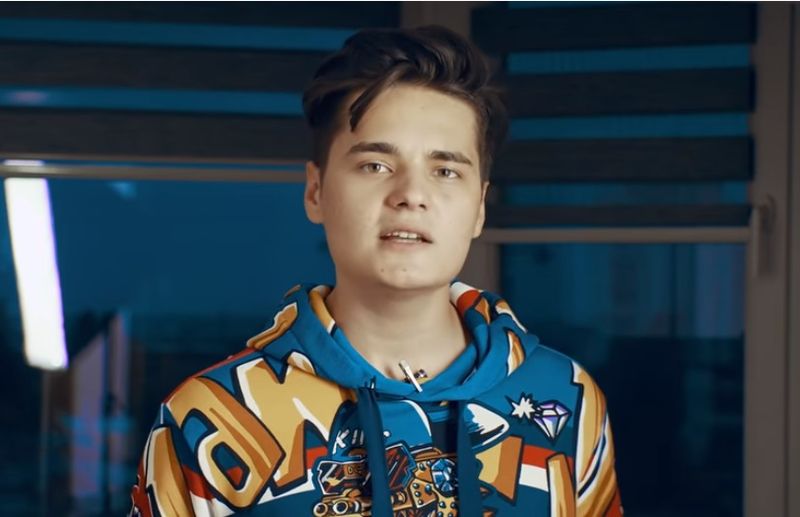  Selly are hernie de disc. A făcut anunțul pe vlog: „E nasol”