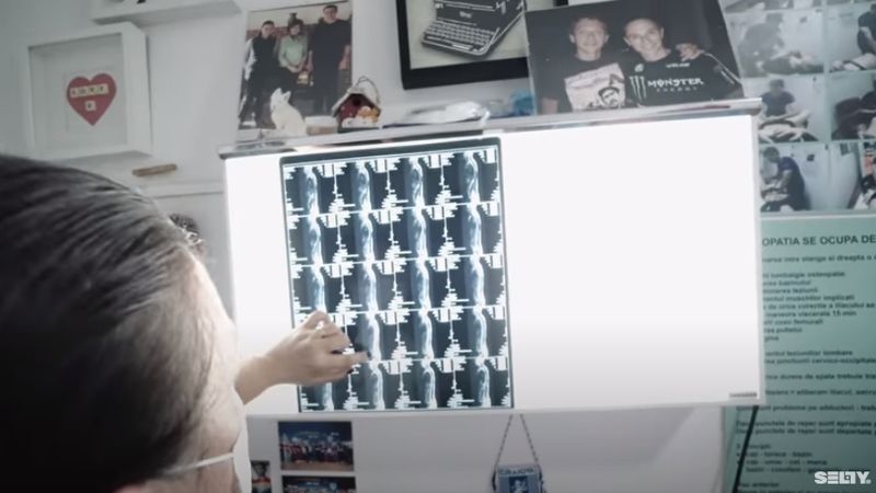  Selly are hernie de disc. A făcut anunțul pe vlog: „E nasol”