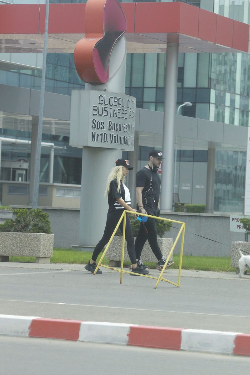 Victor Slav s-a afișat, &icirc;n sf&acirc;rșit, cu noua iubită. Cine este și cum arată femeia care i-a furat inima?