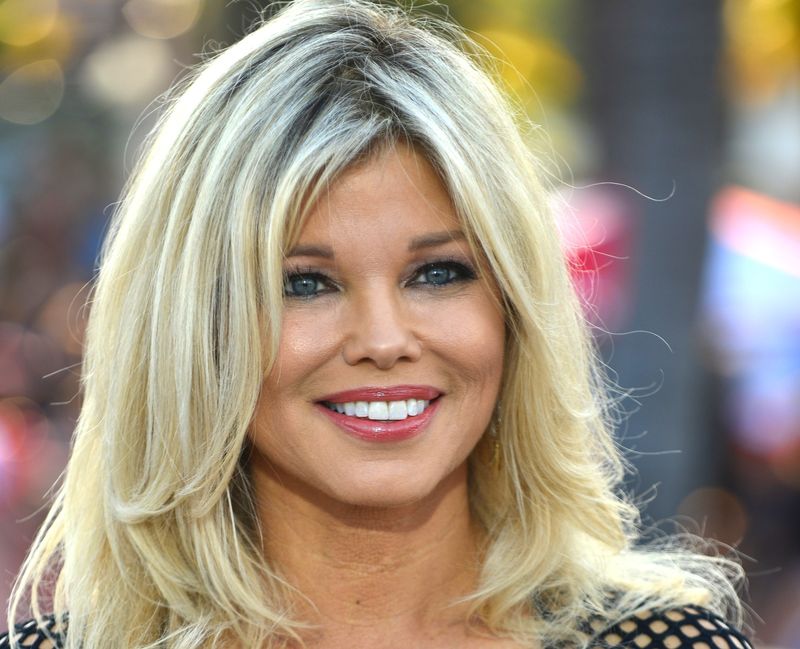 Donna D&rsquo;Errico din Baywatch arată demențial la 52 de ani