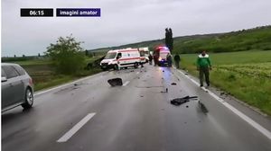 Un accident s-a petrecut sâmbătă la Galați. În urma impactului, o familie și-a pierdut viața. Accident Galați. O mașină în care se afla un copil, spulberată