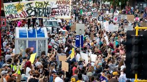 Protestele violente stârnite de moartea lui George Floyd continuă