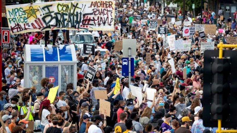 Protestele violente stârnite de moartea lui George Floyd continuă