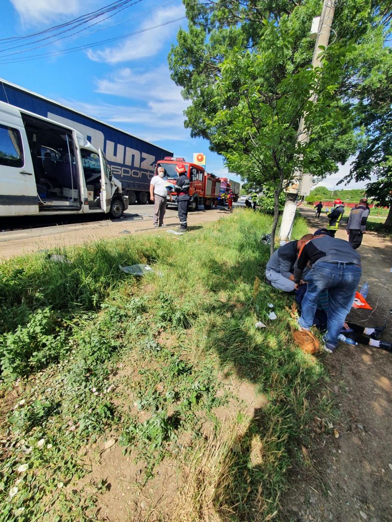 Accident grav în Galați! Şapte persoane au fost rănite pe DN25 