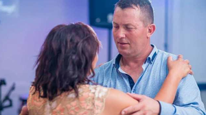 Un bărbat din Corni Albești și-a ucis soția în timp ce făcea baie, i-a aprins o lumânare și apoi a băut vișinată! Detalii înfiorătoare