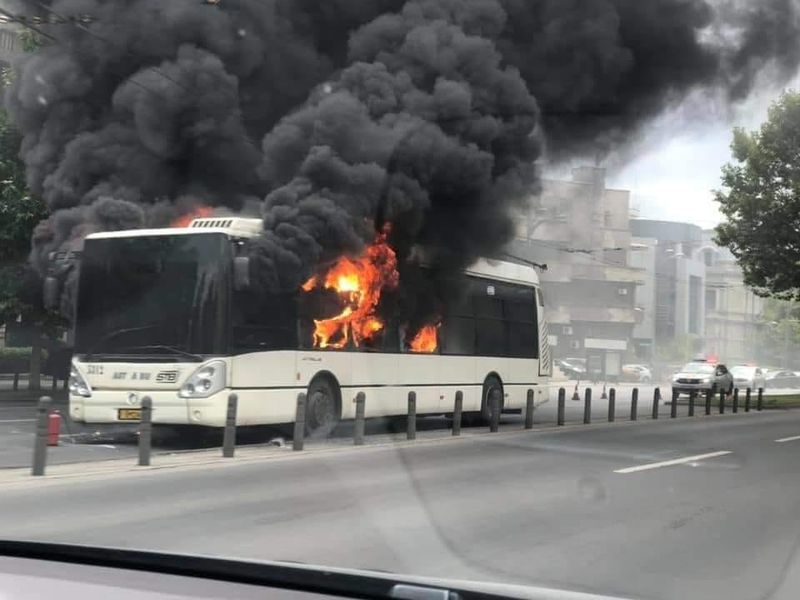 Decizia STB după ce un troleibuz a luat foc &icirc;n Capitală