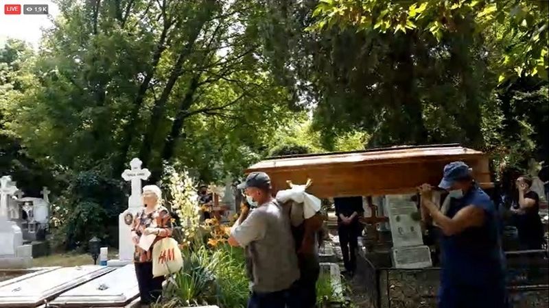 Imagini dureroase de la mormântul lui Costin Mărculesu!