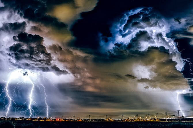 Fenomenele meteo, mai agresive în România. Vestea ne dă fiori Fenomenele meteo, mai agresive în România. Vestea ne dă fiori