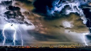 Fenomenele meteo, mai agresive în România. Vestea ne dă fiori