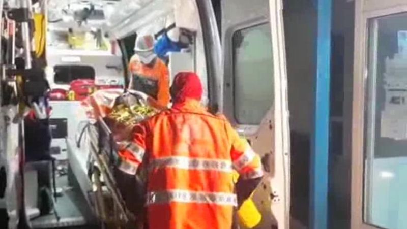 Copilă de 17 ani, incendiată cu benzină de un bărbat condamnat pentru cinci crime și eliberat condiționate! Individul are 45 de ani și a agățat-o pe net