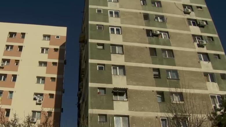 Tragedie în București! S-a aruncat de la etajul 5 și a murit pe loc  Tragedie în București! S-a aruncat de la etajul 5 și a murit pe loc