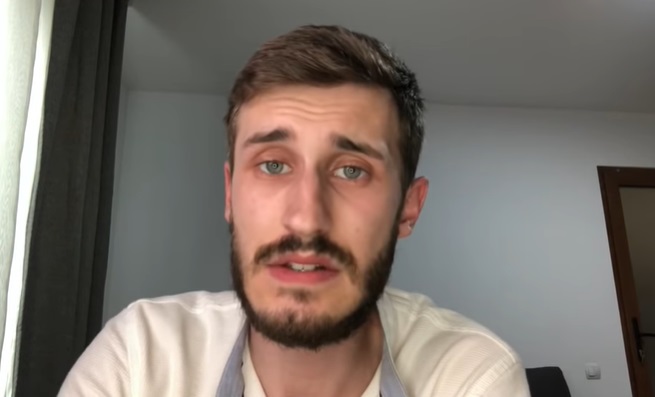 Un alt vlogger român instigă la violul minorelor: Și-o cer!