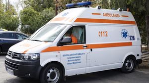 VIDEO| Adolescenta mutilată cu foc de un criminal în serie, plimbată între spitale