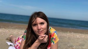 Vulpița, apariție ciudată pe plajă! Oamenilor nu le-a venit să creadă când au văzut cum era îmbrăcată