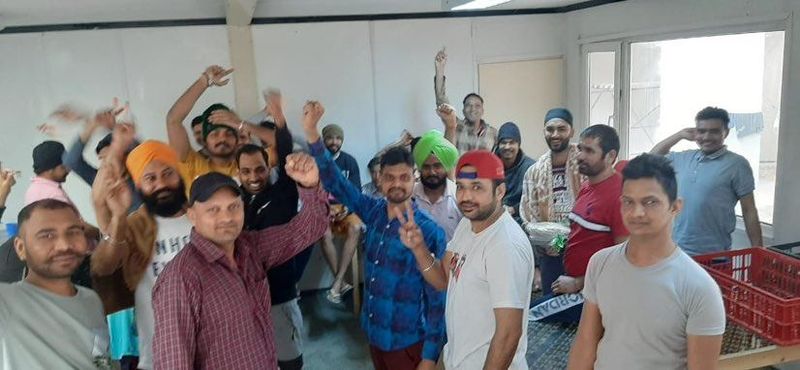 Peste 40 de muncitori indieni protestează pe șantierul din municipiul Ploiești