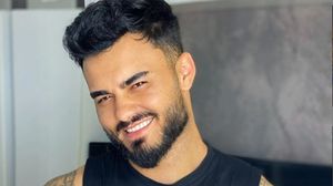 Jador a rupt tăcerea. Ea este femeia care îi dictează viața artistului: „Îl iubesc...”