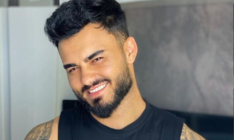 Jador a rupt tăcerea. Ea este femeia care îi dictează viața artistului: „Îl iubesc...”