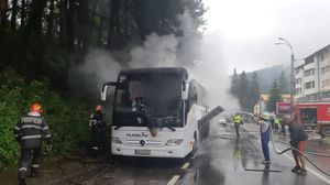 Accident teribil pe DN! Autocar cu 46 de pasageri în flăcări 