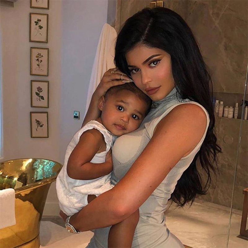 Kylie Jenner impărtășește poze din culisele vieții sale intime Kylie Jenner impărtășește poze din culisele vieții sale intime
