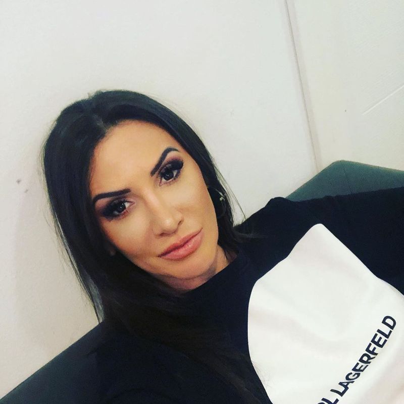 Bat clopote de nuntă &icirc;n televiziune! Mara Bănică, cerută de soție