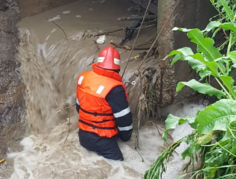 Ploile fac victime! O bătr&acirc;nă din Vaslui, &icirc;nghițită de viitură