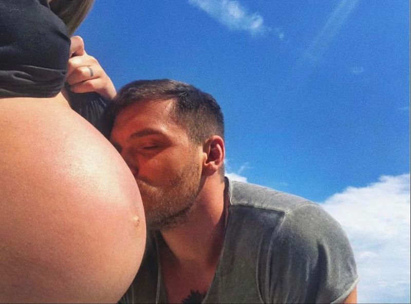 Imagini de revistă cu fetița lui Bogdan Vlădău și a Ginei Chirilă