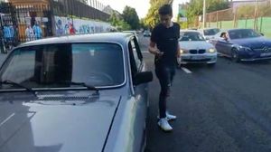 Selly face spectacol la ultima probă de BAC 2020. Vloggerul și-a vândut bolidul de 70.000 de euro. Cu ce mașină a venit la ultima probă a Bacalaureatului „Nu mă mai întorc la CLS”
