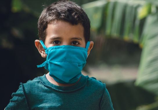 Pericolul COVID-19 pentru copii. Cum poate evolua boala &icirc;n funcție de v&acirc;rstă