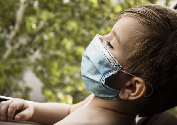 Pericolul COVID-19 pentru copii. Cum poate evolua boala &icirc;n funcție de v&acirc;rstă
