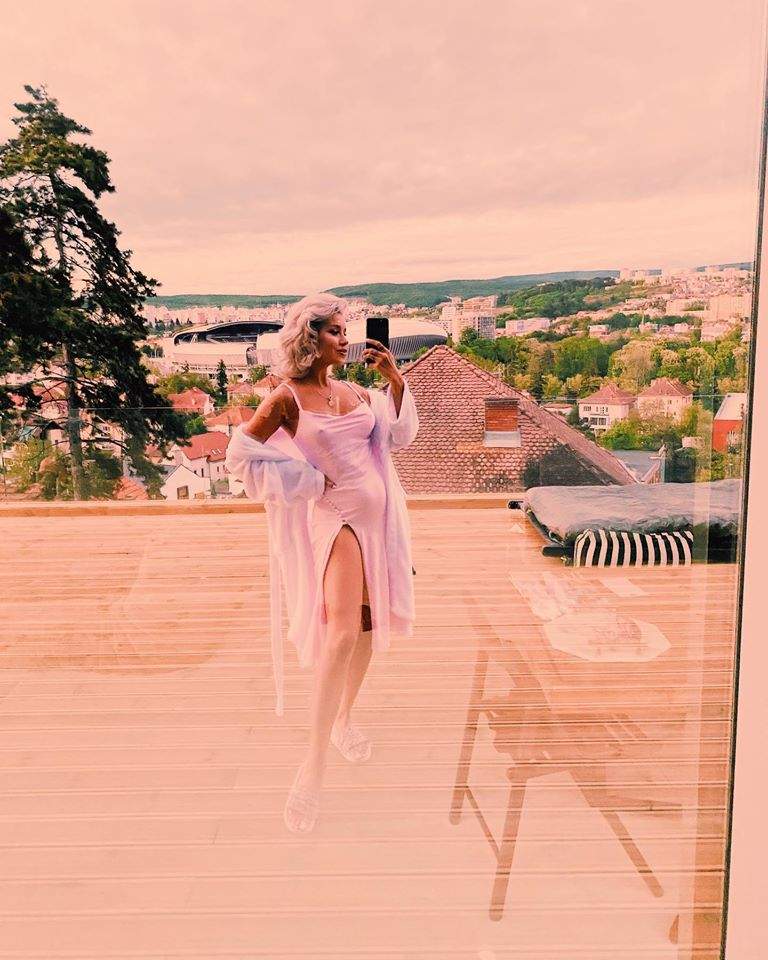 Alina Ceușan, la un pas să fie amendată &icirc;n trafic. Motivul &icirc;ntrece orice imaginație