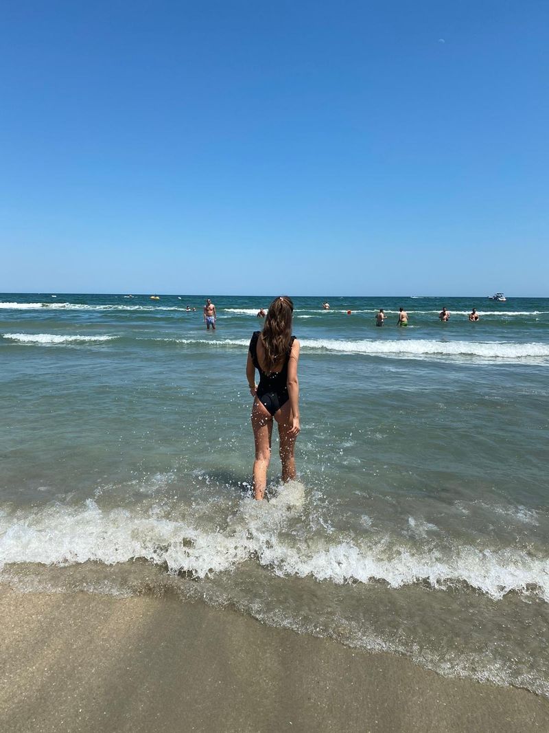 Cristina Mihaela și noul bărbat din viața ei, la plajă! 
