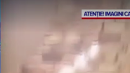 Cruzime fără margini! Un copil din Mureș a ucis un cățel, în timp ce sora lui filma totul! Mama era și ea de față, dar nu a intervenit 