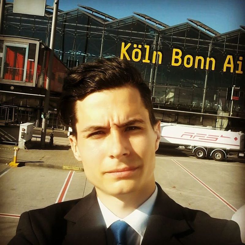 Tânăr din Iaşi, însoţitor de bord, găsit spânzurat într-o pădure! Motivul pentru care și-ar fi pus capăt zilelor 
