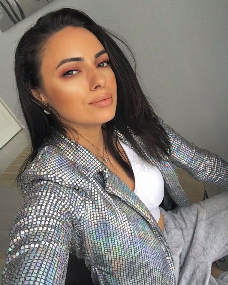 Jador s-a îndrăgostit de noua asistentă tv, Cosmina Adam? Moment siropos între cei doi, în direct: „Cum arată fata asta...Mor”