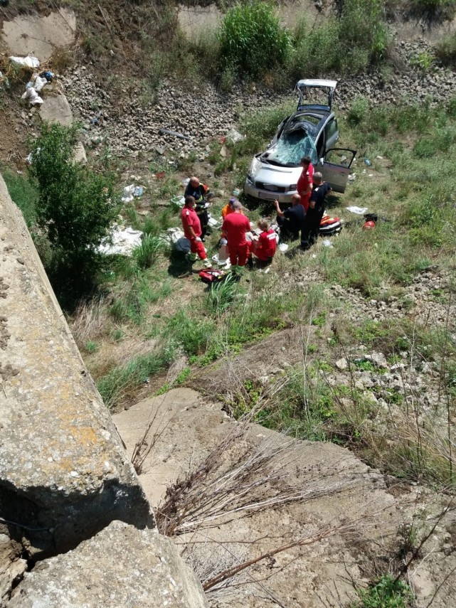 Accident grav &icirc;ntre Amzacea și Pecineaga: un t&acirc;năr a murit iar altul se află la spital